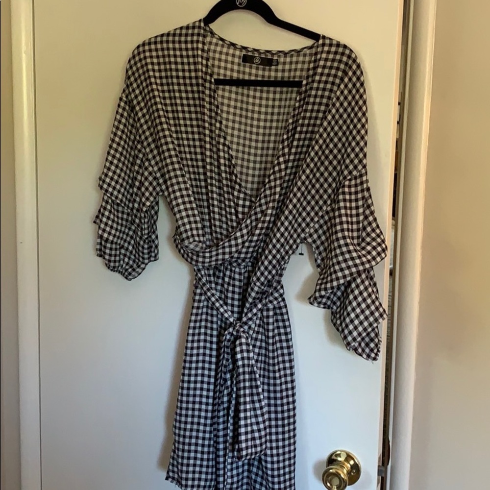 Cute dress!